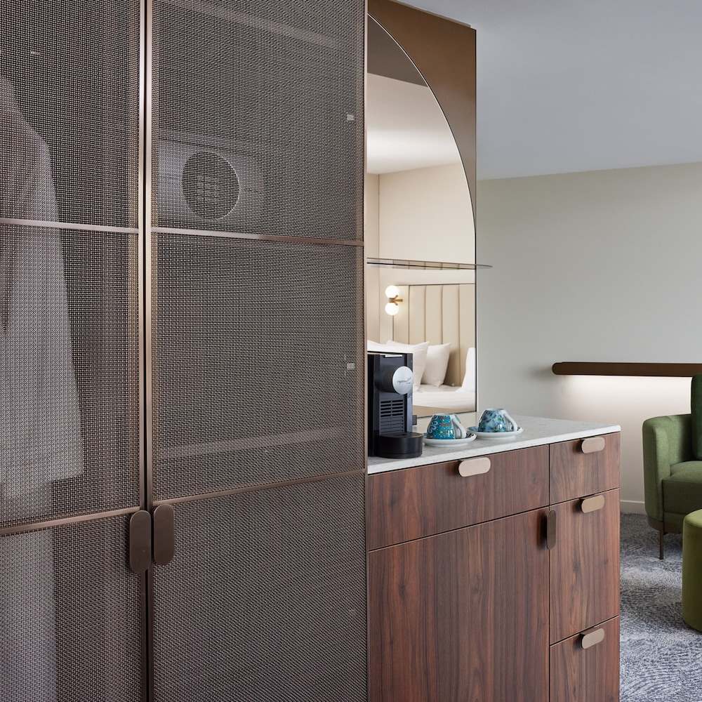Family Room - Photo 4
