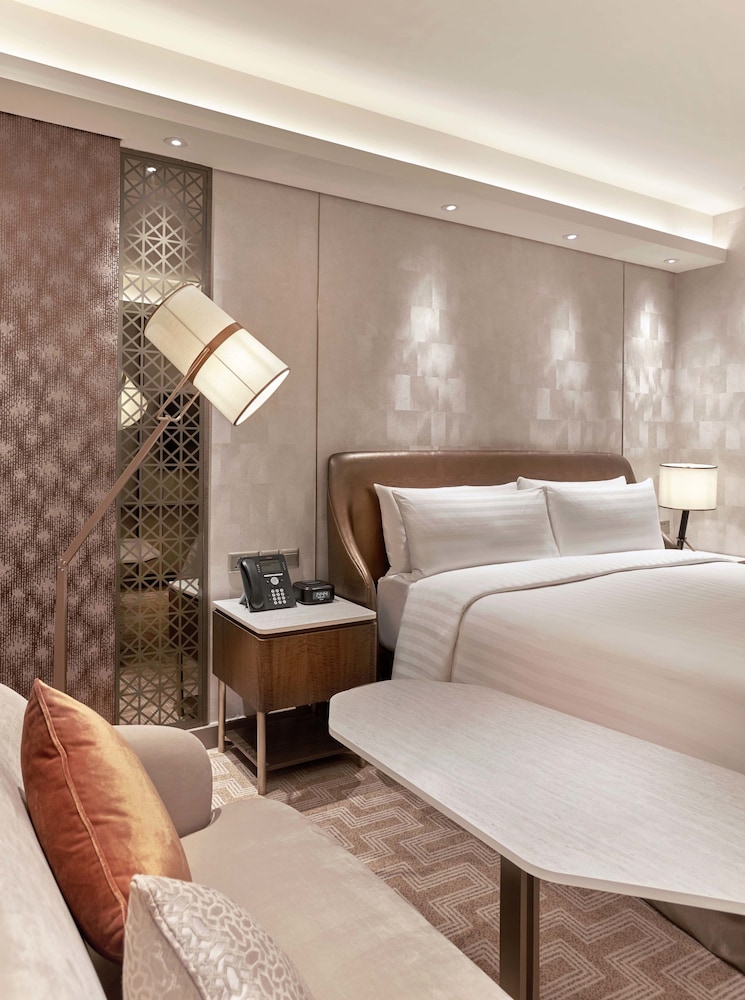 PARKROYAL Club Deluxe Room