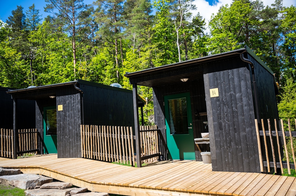 Basic Cabin (Julius Cabins, shower on the outside) photo 2