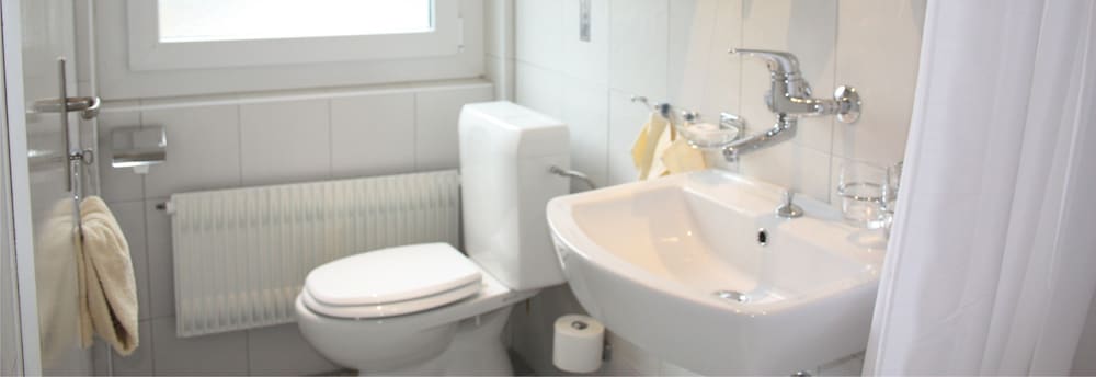 Economy Double Room, 1 Bedroom, Non Smoking, Mountainside photo 2