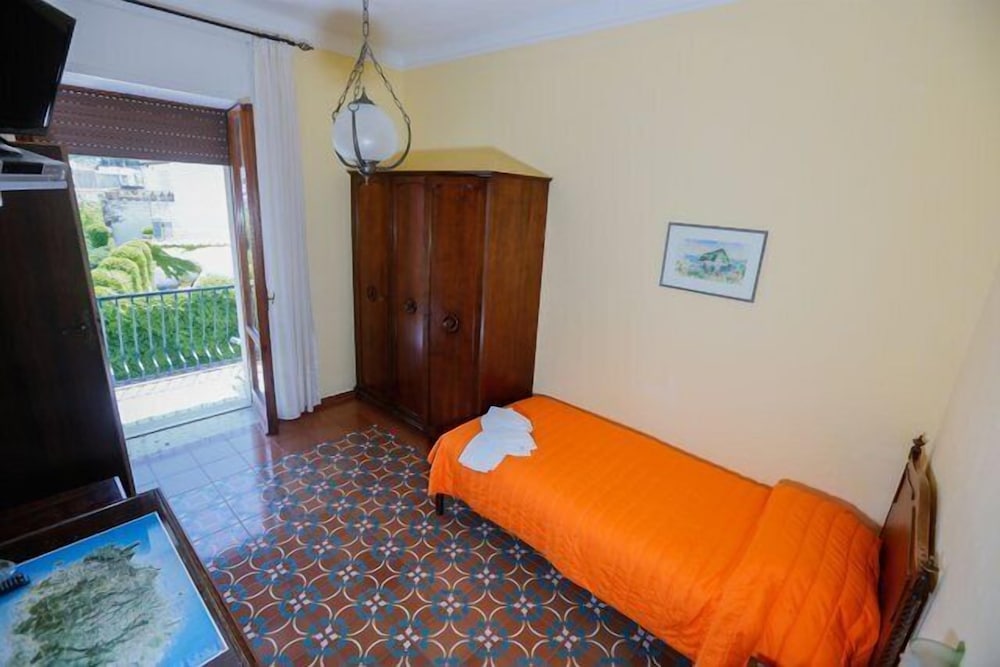 Single Room photo 3