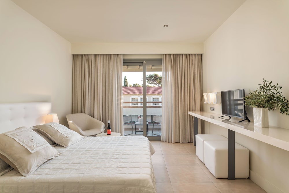 Deluxe Double or Twin Room, Balcony, Pool View - Photo 6