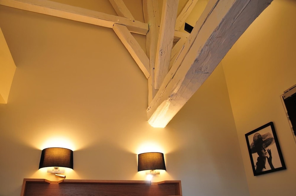 Double Room (Georges Bataille) photo 2