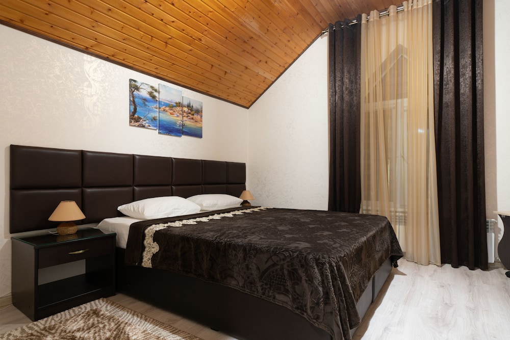Luxury Cabin, Kitchen, Courtyard Area photo 2