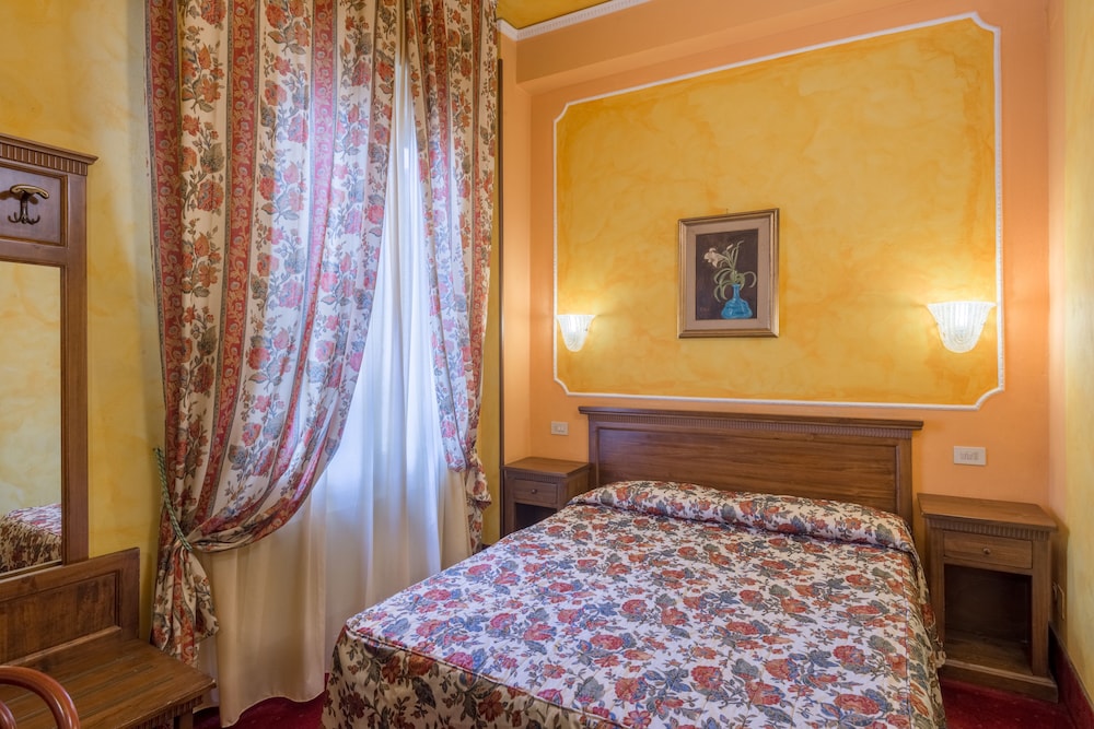 Classic Double Room Single Use photo 3