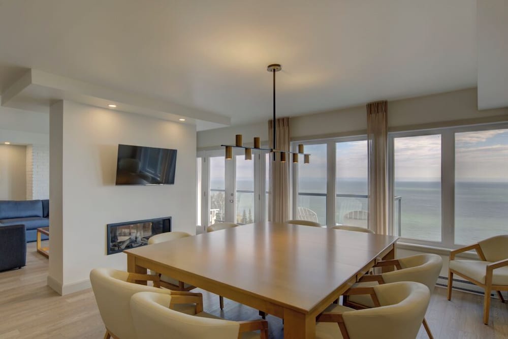 Business Suite, Balcony, River View