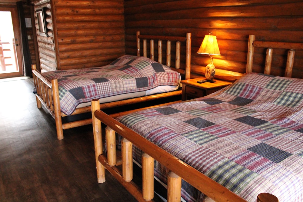 Riverview Lodge Room (4 person)