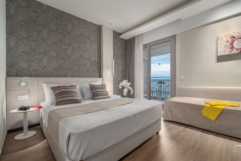 Premium Double Room, Sea Front - Photo 14