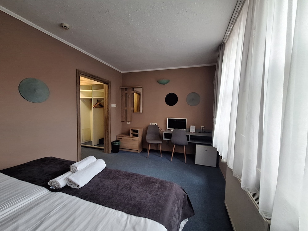 Standard Twin Room photo 3