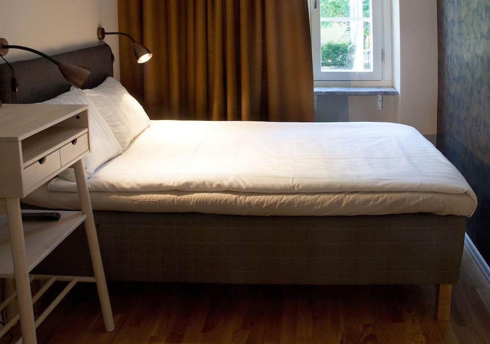 Economy Single Room (private WC and shared shower, No Pets) photo 2
