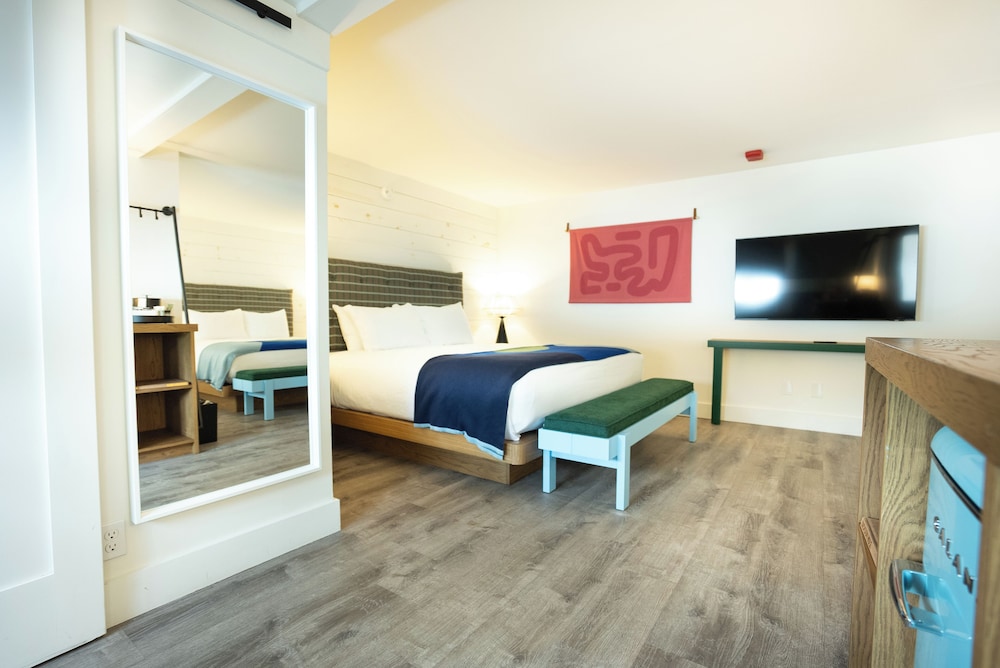 Suite (Two King W/ Sleeper) - Photo 7
