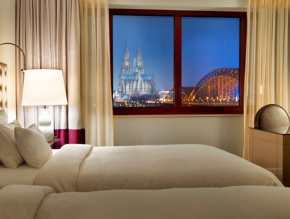 Room, 2 Queen Beds, River View