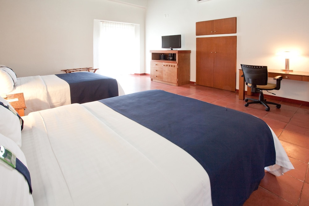 Standard Room, 2 Double Beds - Photo 2