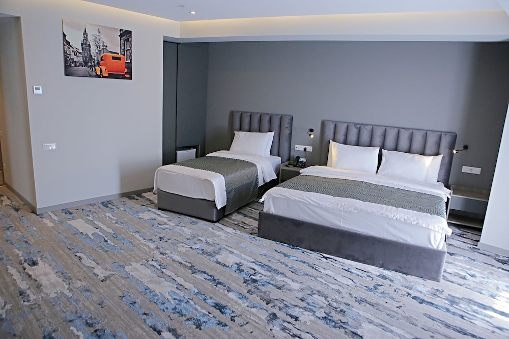 Standard Triple Room, Multiple Beds, Balcony photo 1