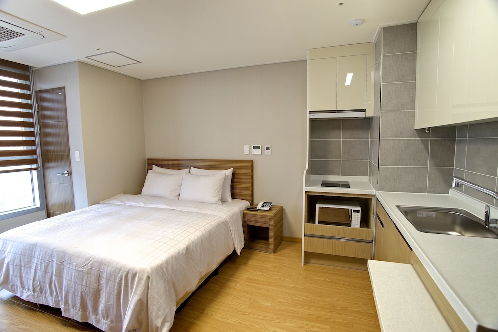 Condo Type(Kitchen) - Superior Family Twin(City View) - Photo 2