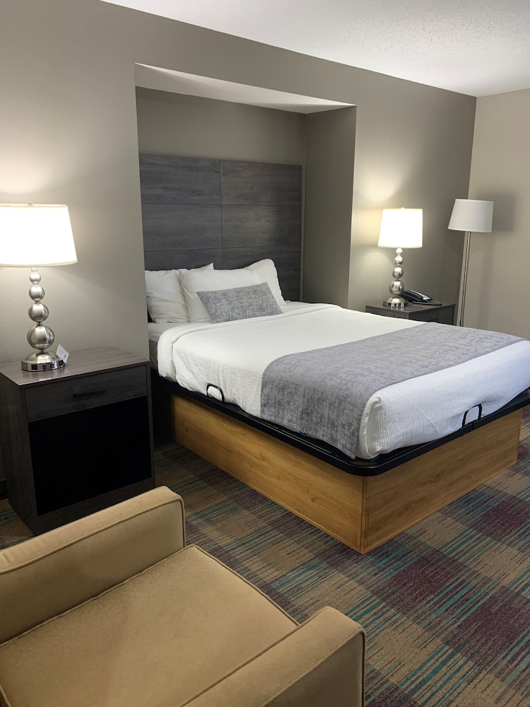 Deluxe Room, 1 Queen Bed with Sofa bed, Non Smoking - Photo 3