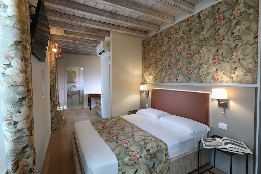Premium Room, Lake View, Tower photo 1