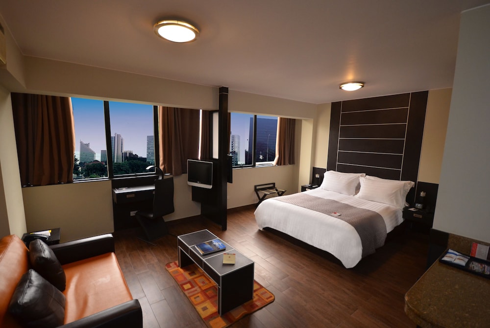 Deluxe Suite, 1 Queen Bed - Photo 1