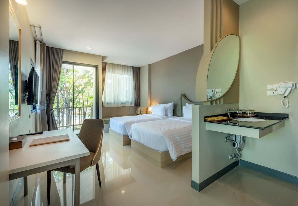Deluxe Room Panoramic View - Photo 2