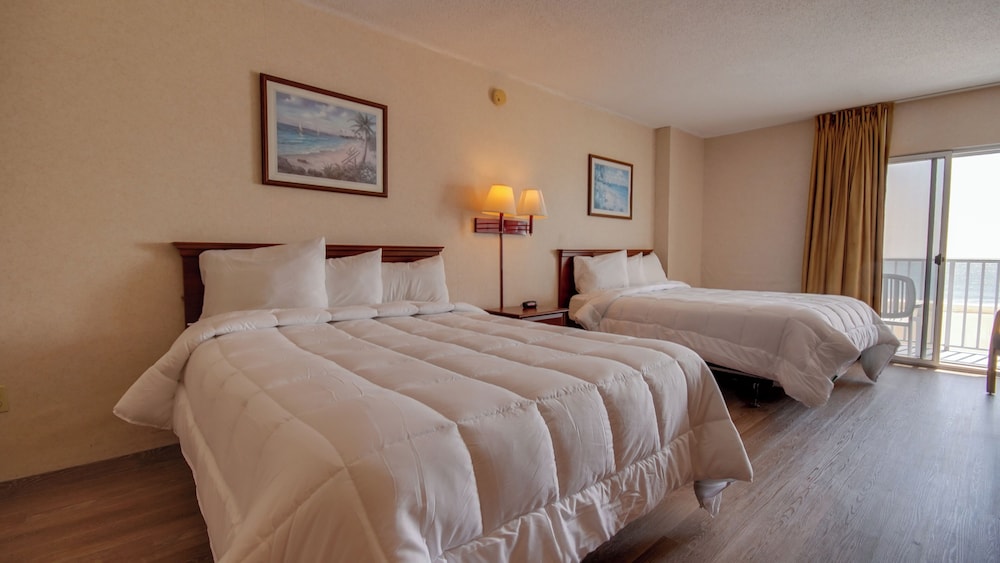 Queen Room 2 Queen Beds, Oceanfront photo 1
