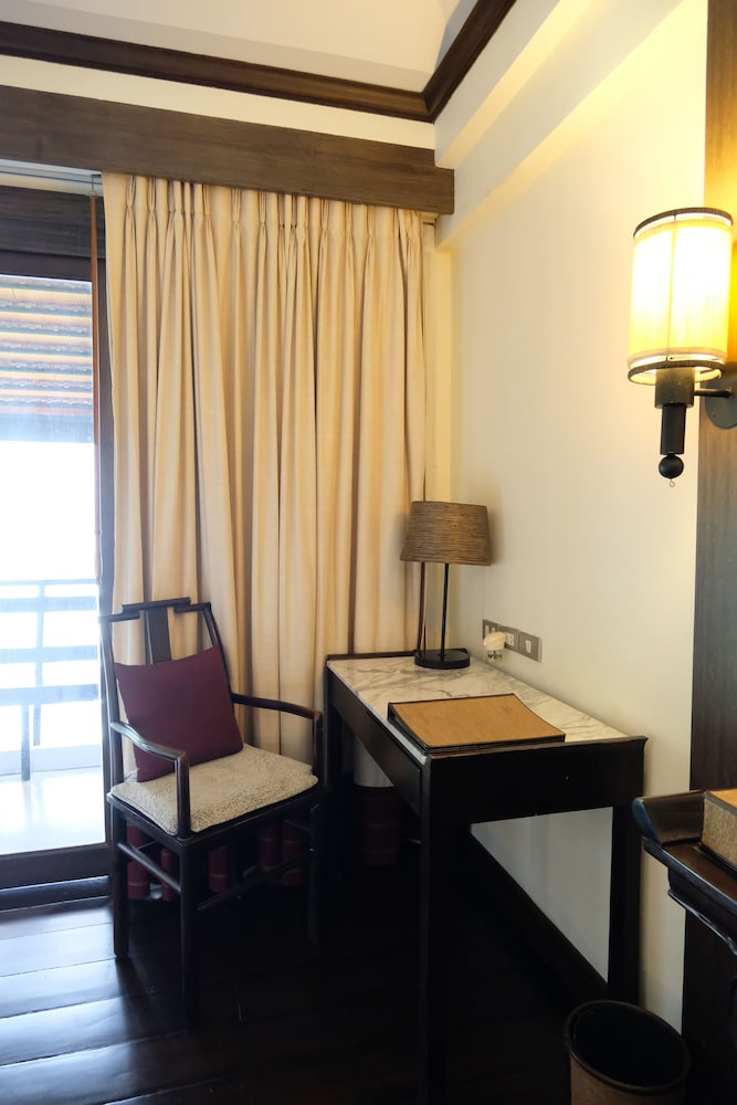 Deluxe Room, 1 Double or 2 Twin Beds - Photo 12