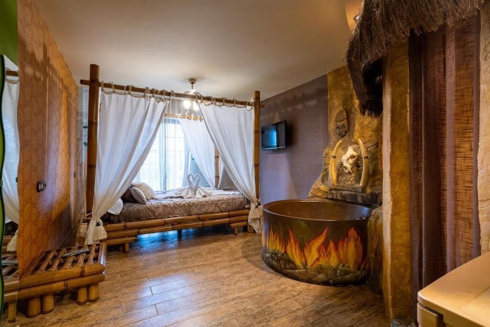 Deluxe Room (Jacuzzi) photo 2