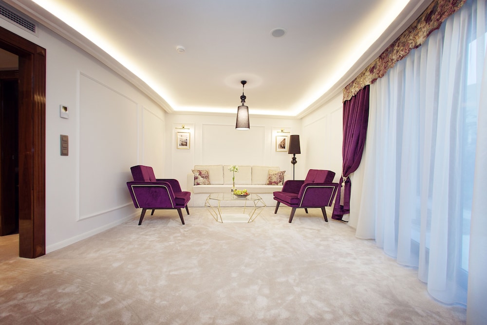 Exclusive Suite, Multiple Beds - Photo 6