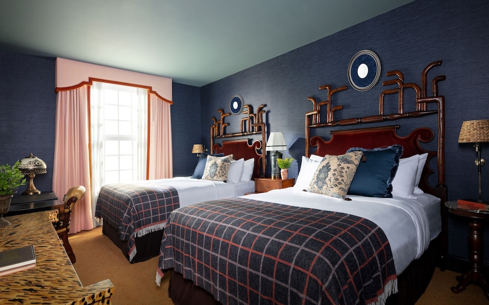 Room, 2 Queen Beds, Bathtub