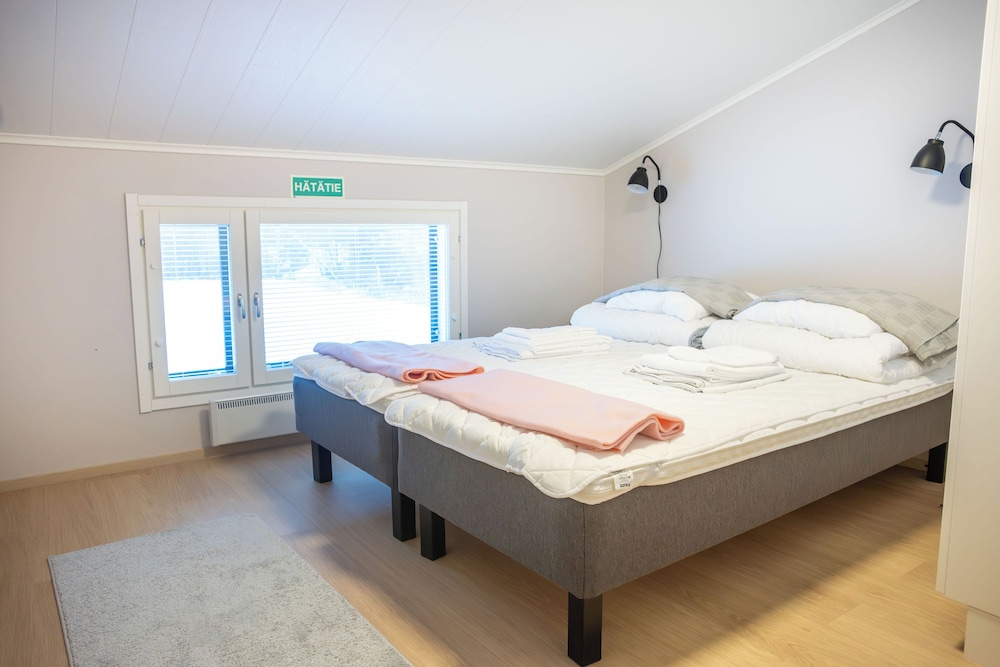 Superior Apartment, 3 Bedrooms, Fireplace, Partial Lake View (A5) photo 2