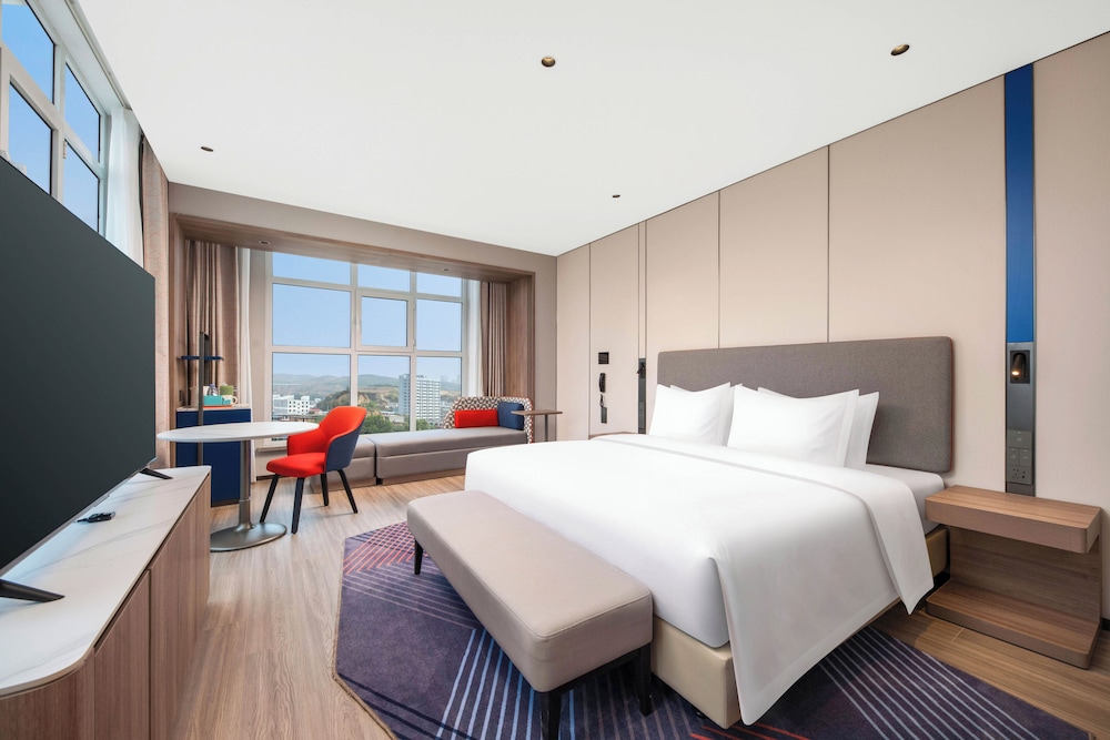 Standard Room, 1 King Bed photo 2