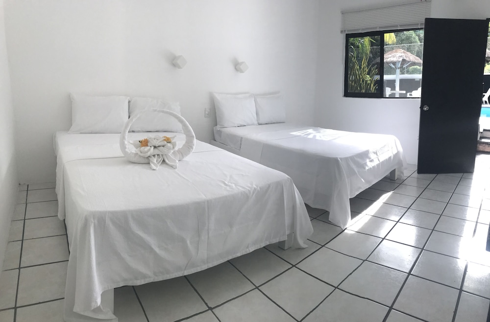 Traditional Quadruple Room (Energy Pool View)