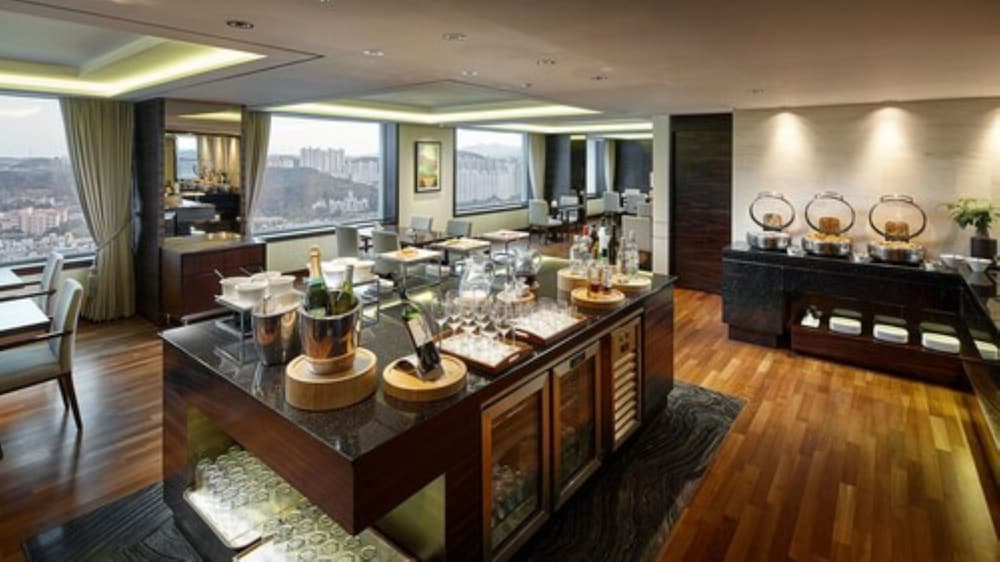 Deluxe Suite Family Twin (Club Access For 2) - Photo 3