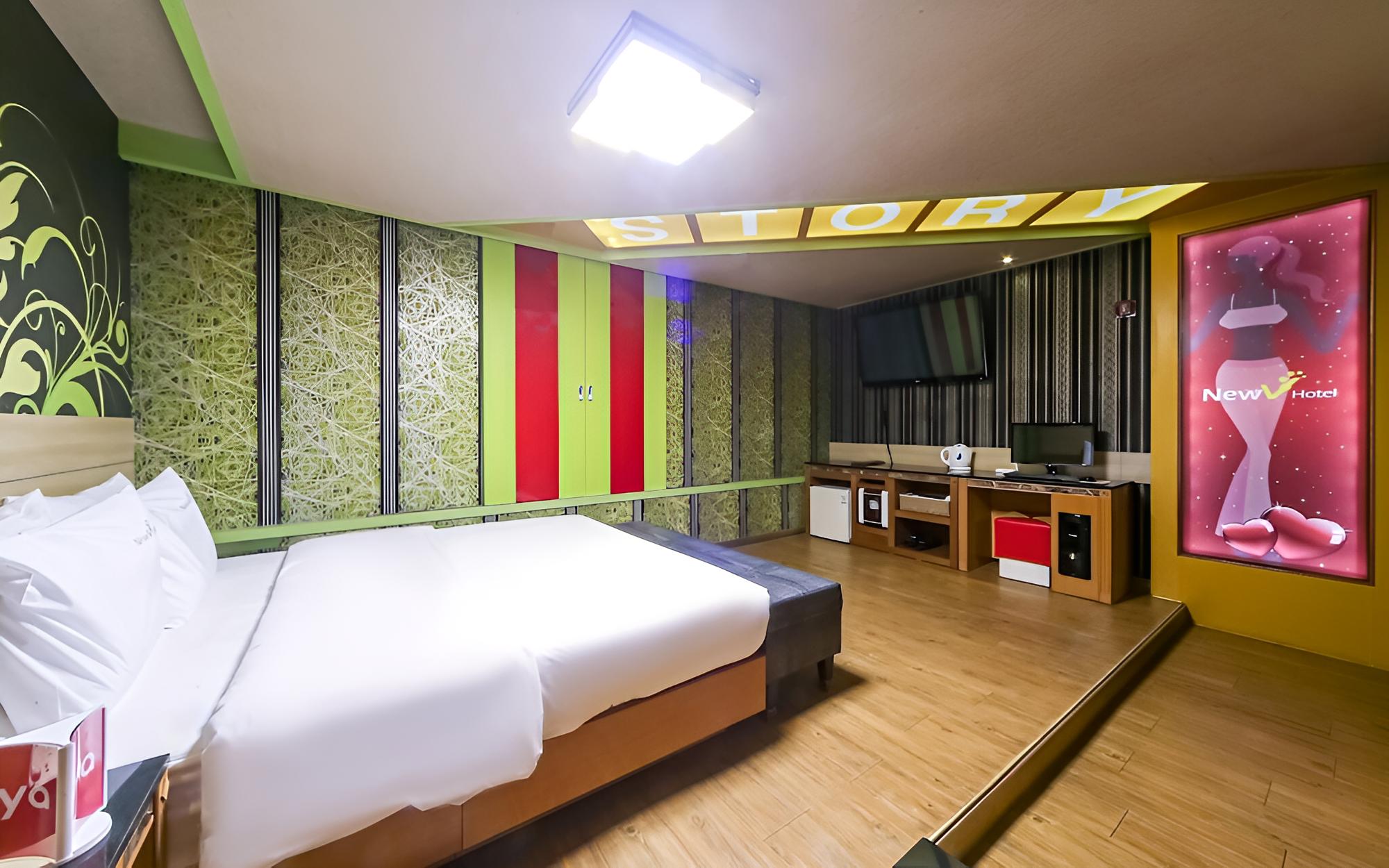 Room (Deluxe) - Photo 10