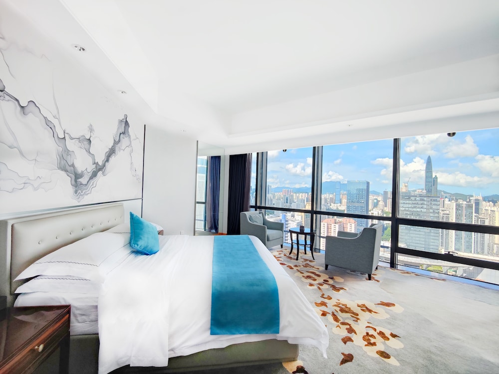 Deluxe King Room With City View(Complimentary Mini Bar and Night Snack) - Photo 2
