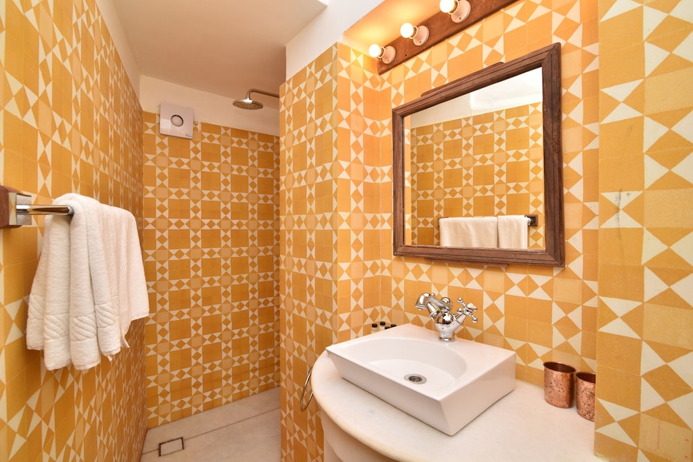 Deluxe Double Room, 1 Queen Bed, City View photo 2