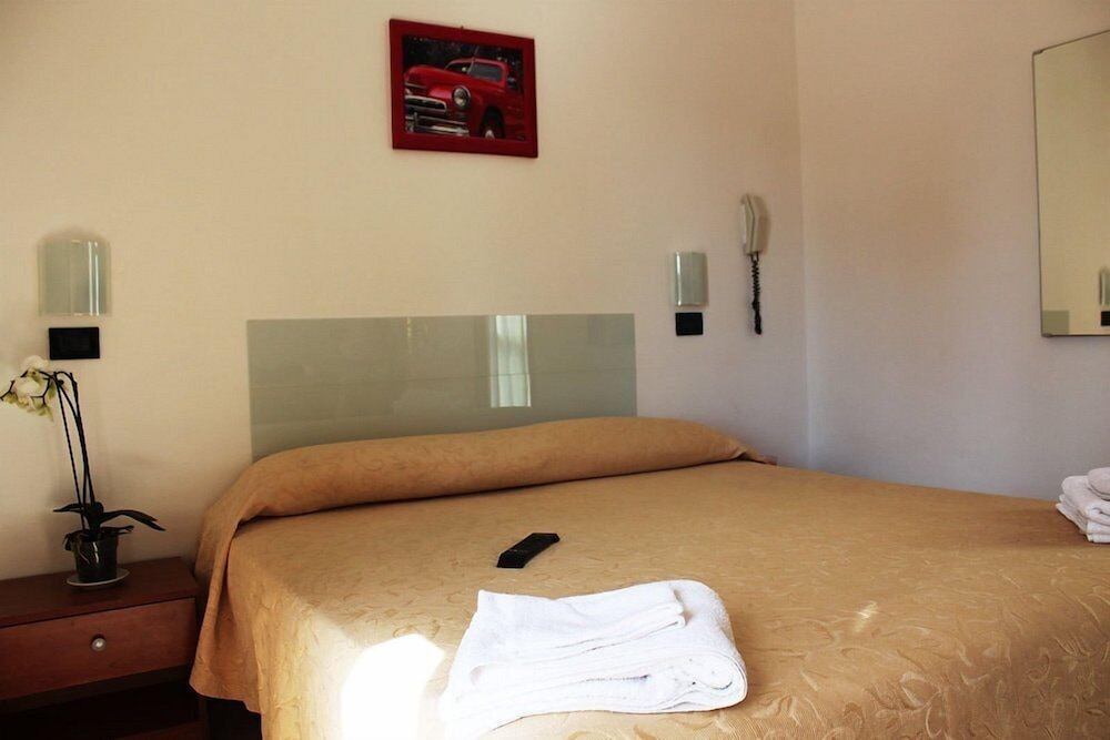 Basic Double or Twin Room, Balcony photo 2