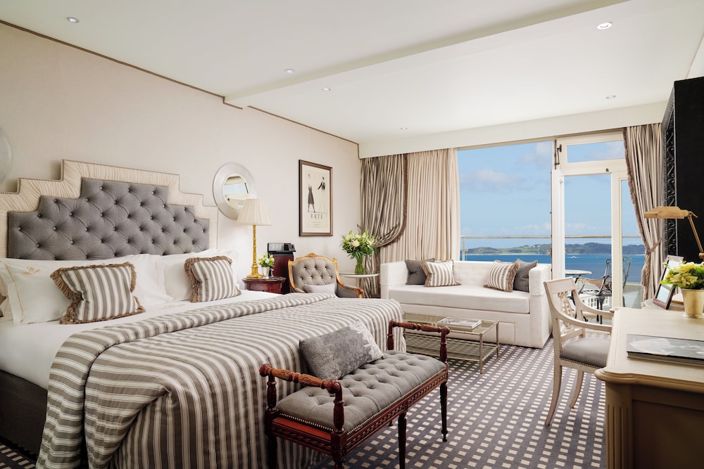 Deluxe Room, 1 King Bed, Balcony, Bay View photo 1
