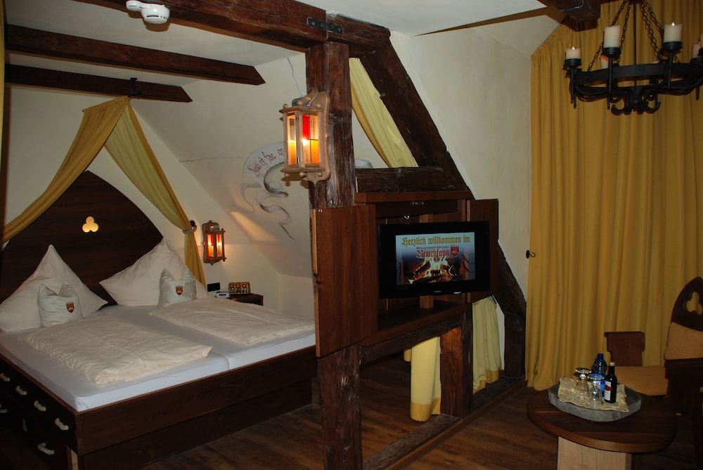 Suite, Multiple Beds, Non Smoking, Partial Lake View photo 2
