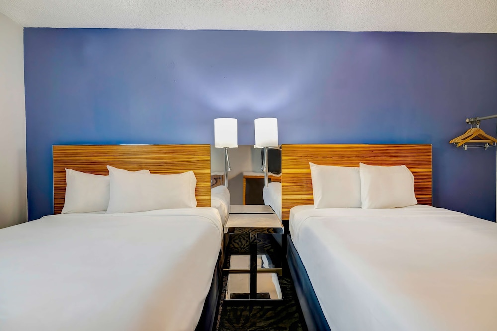 Standard Room, 2 Double Beds, Non Smoking - Photo 2