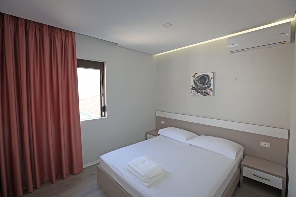 Deluxe Double Room, Partial Sea View