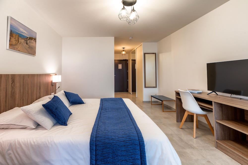 Standard Studio, 1 Queen Bed, Sea View - Photo 4