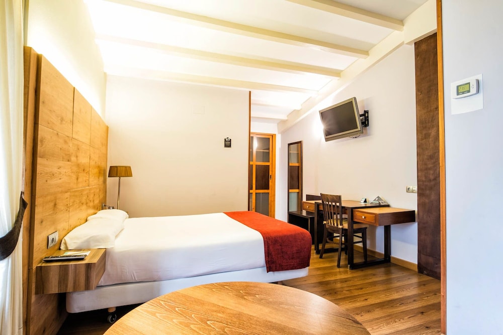 Standard Double Room - Photo 1