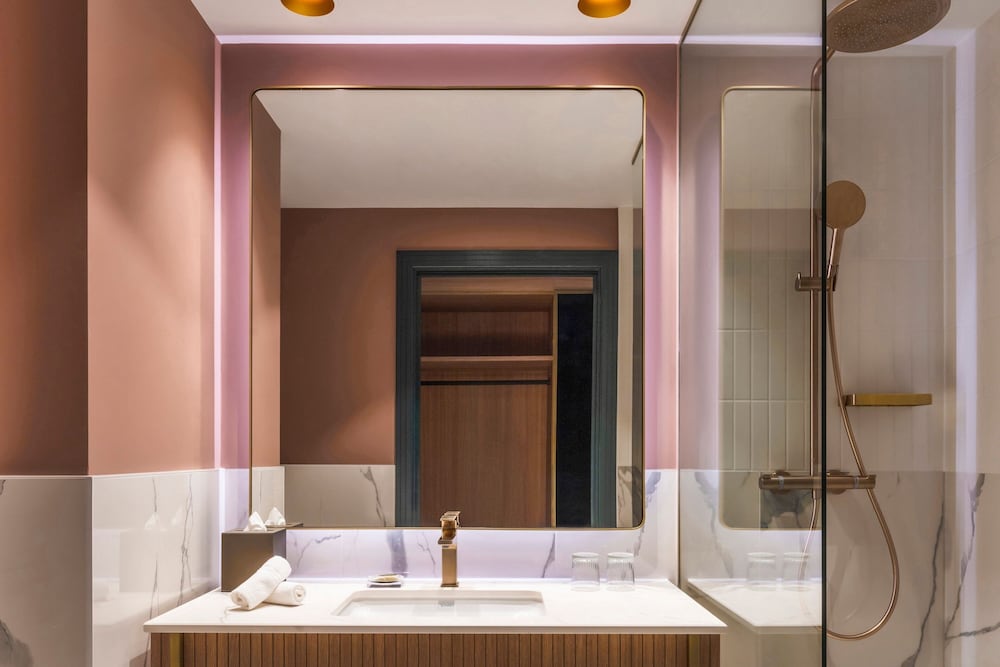 Signature Suite, 1 Double Bed thumbnail 6