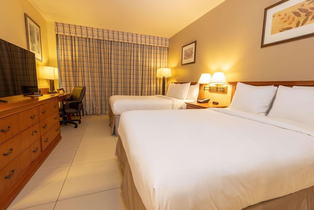 Room, 2 Queen Beds, Non Smoking - Photo 8