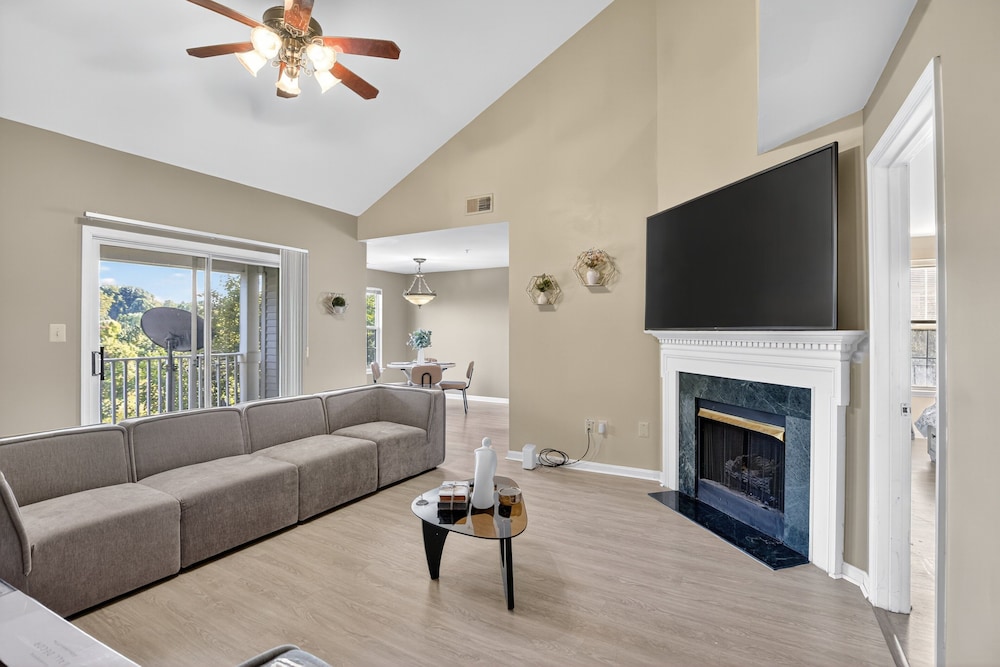 Condo, 2 Bedrooms