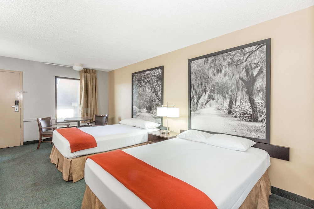 Studio Suite, 2 Double Beds, Non Smoking (Second Floor) photo 1