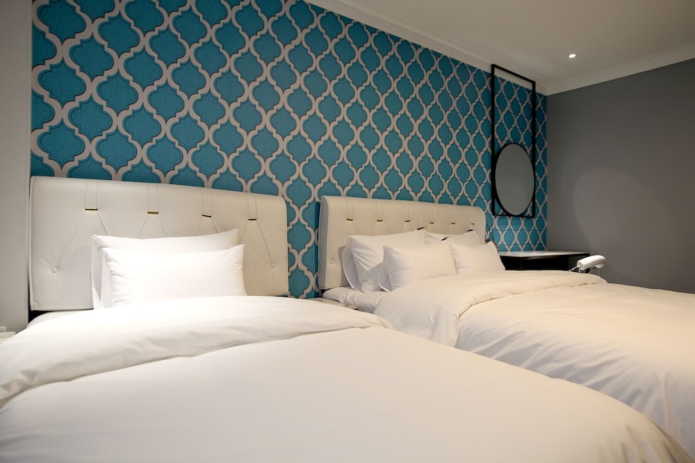 Premium Twin Room photo 3