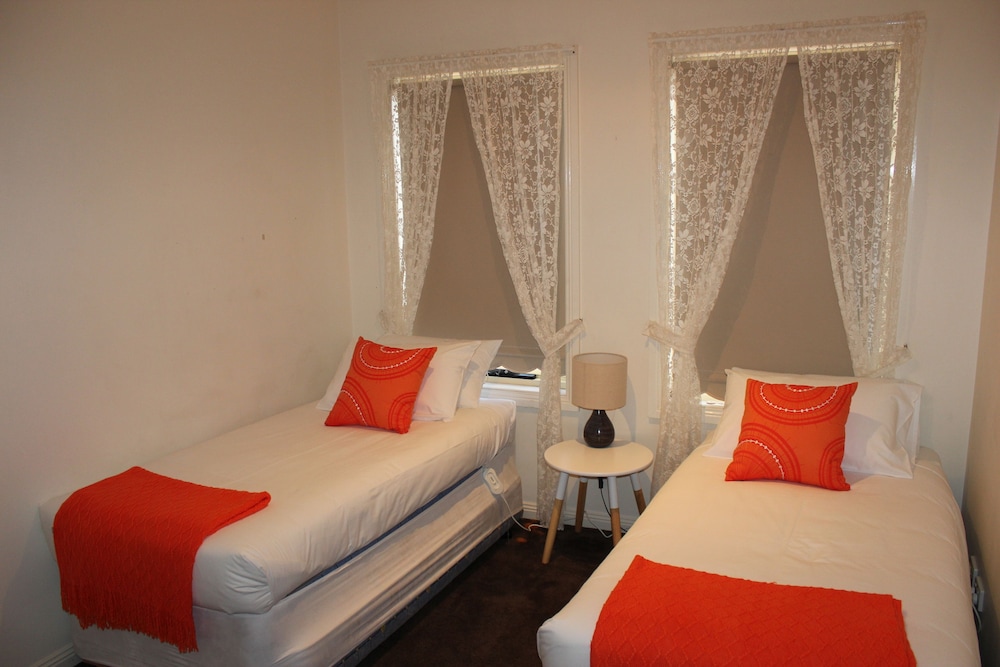 Five Bedroom House photo 2