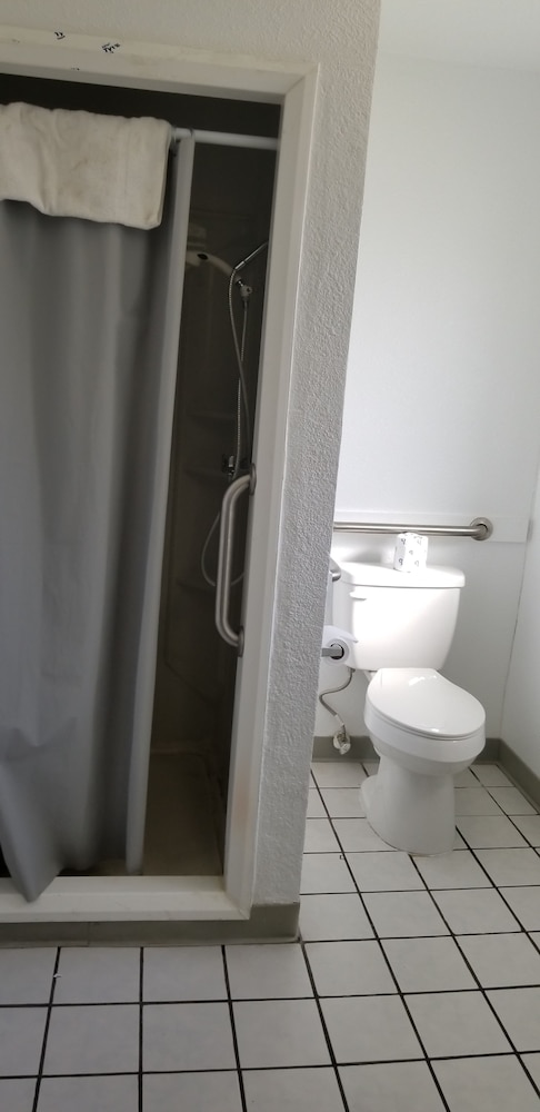 Deluxe Single Room, 1 Queen Bed photo 2