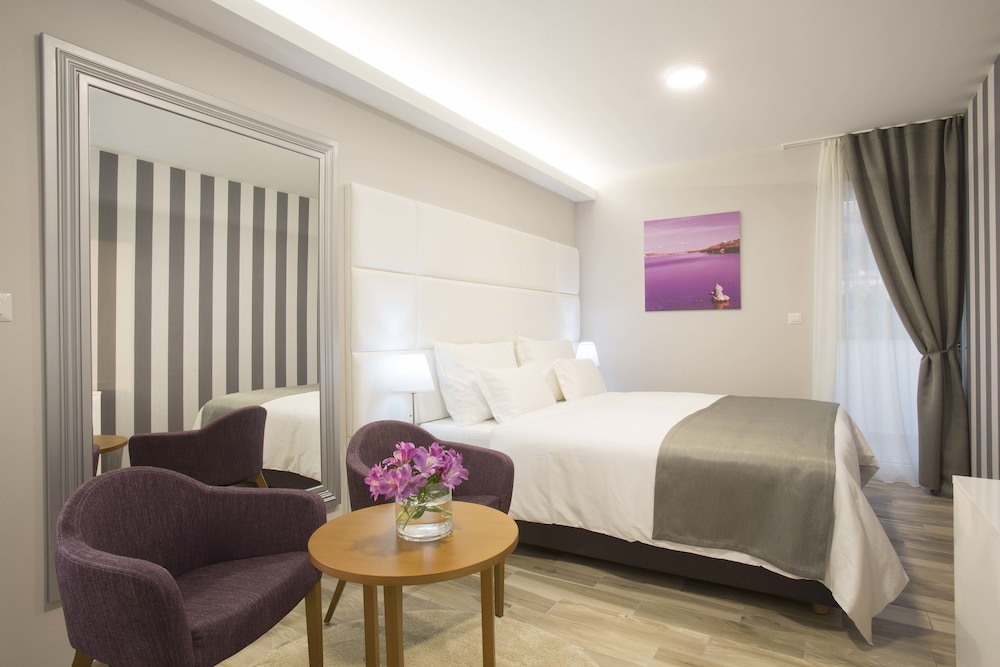 Deluxe Double or Twin Room, Balcony photo 2